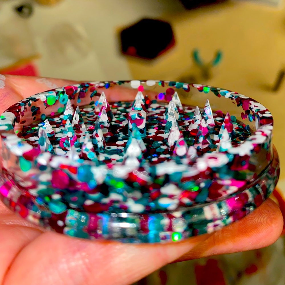 Resin spice grinder